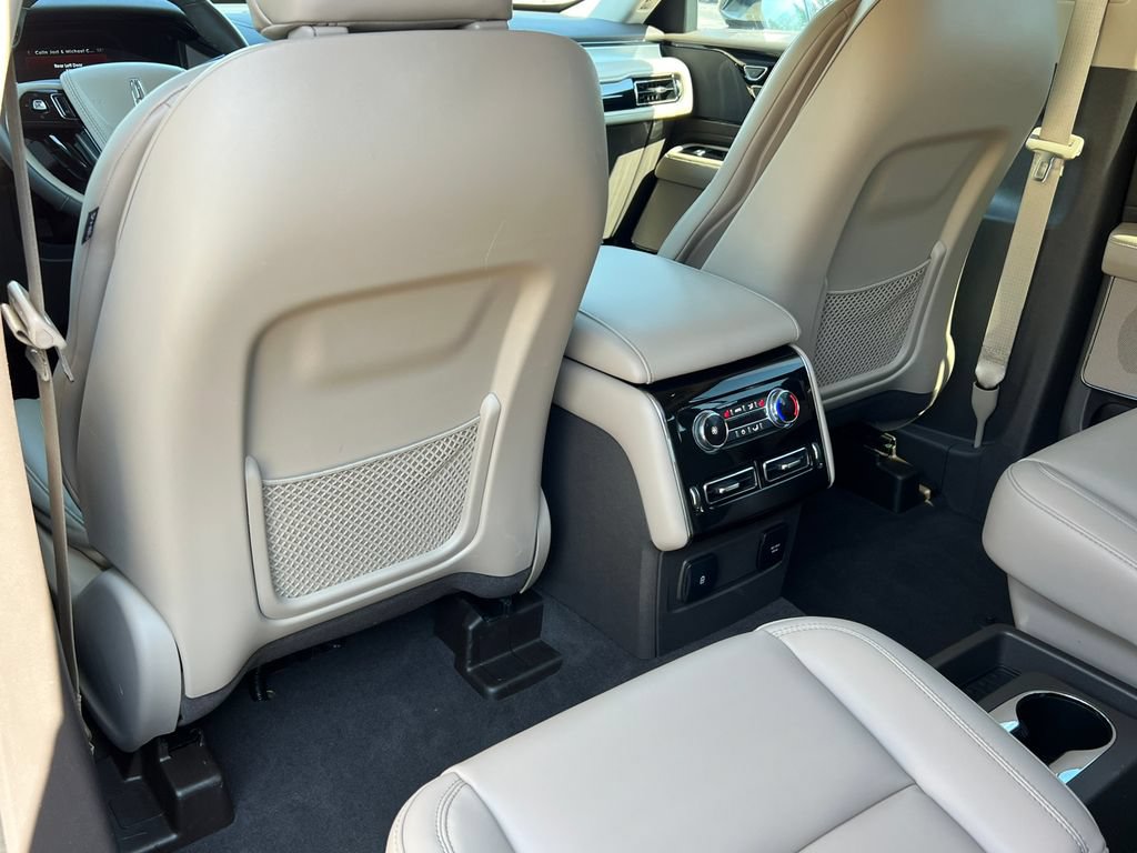 Used 2023 Lincoln Aviator AWD w/ Premium Package image 35