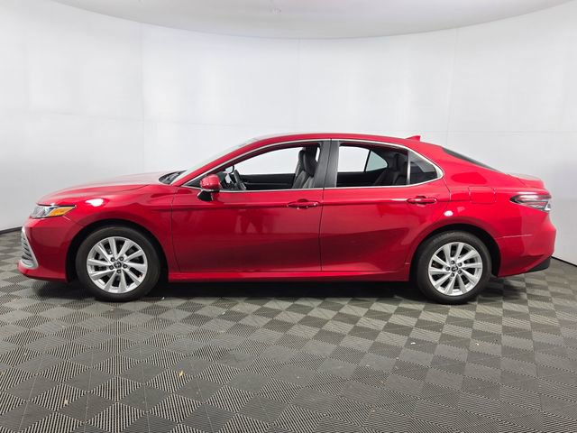 Used 2023 Toyota Camry LE image 4