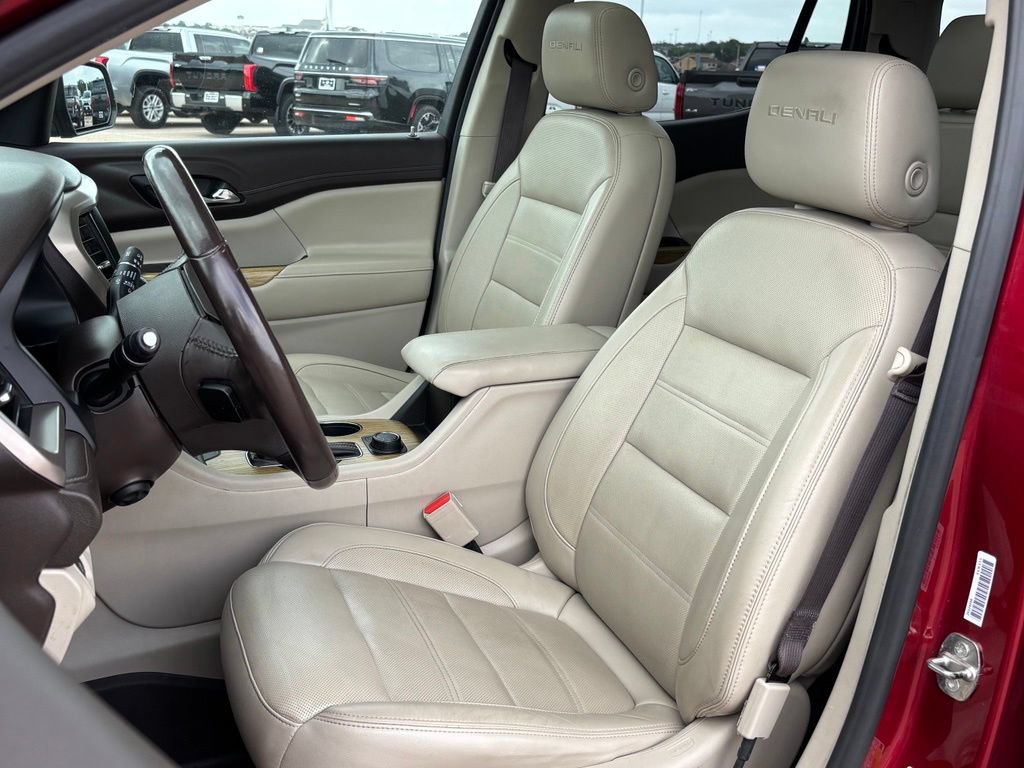 Used 2019 GMC Acadia Denali w/ Technology Package FWD image 12