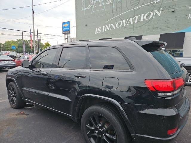 Used 2018 Jeep Grand Cherokee Altitude AWD/4WD image 6