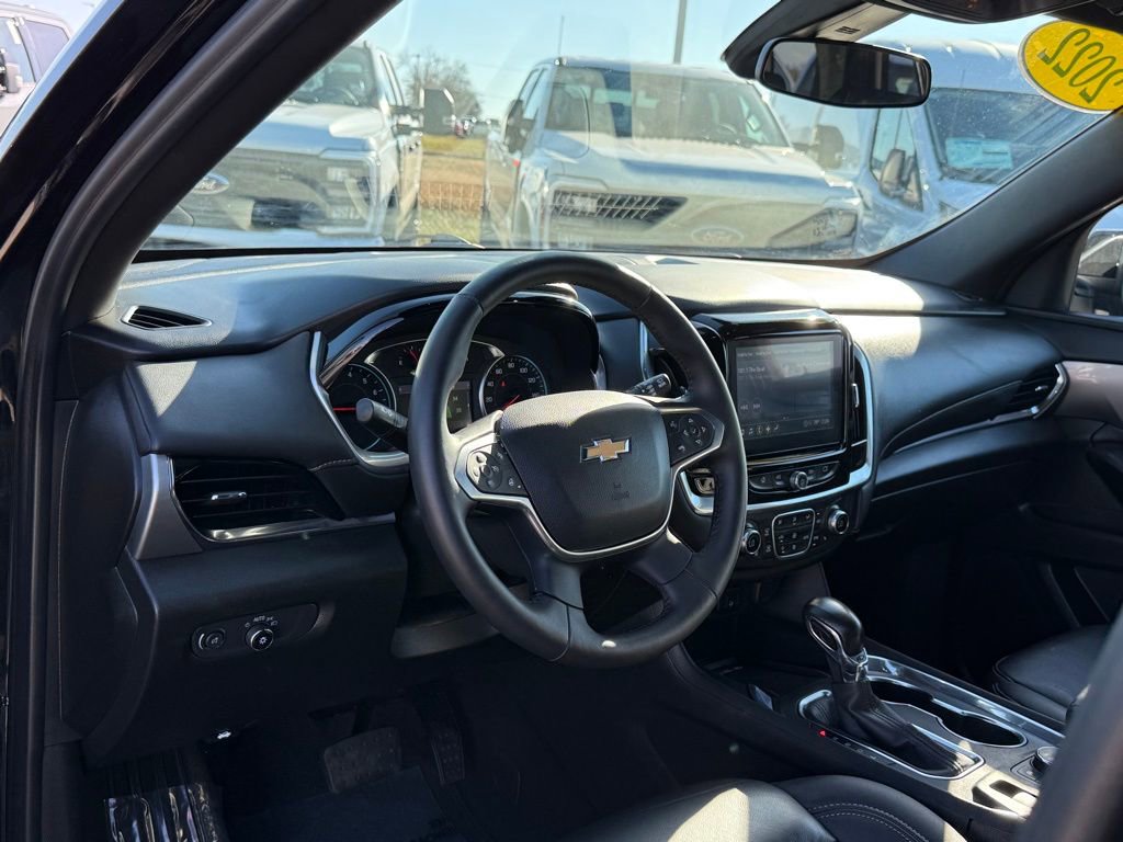 Used 2022 Chevrolet Traverse LT image 4
