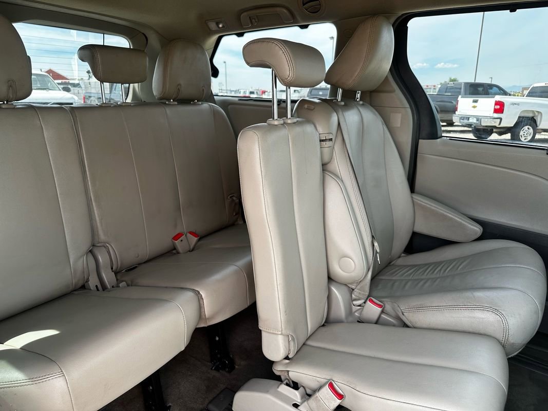 Used 2012 Toyota Sienna XLE image 24
