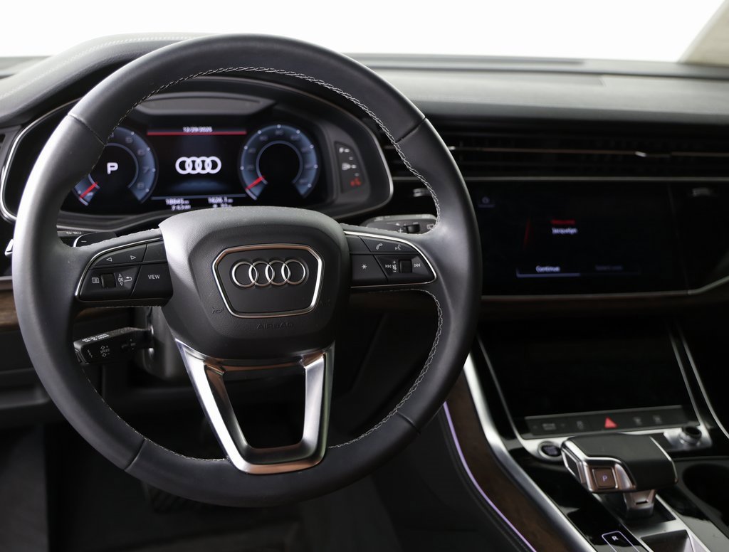 Used 2024 Audi Q8 Premium Plus w/ Premium Plus Package image 3
