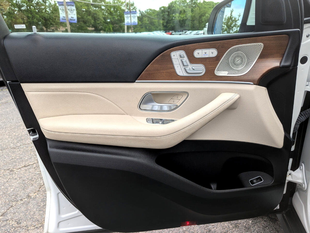 Used 2024 Mercedes-Benz GLE 450 4MATIC image 11