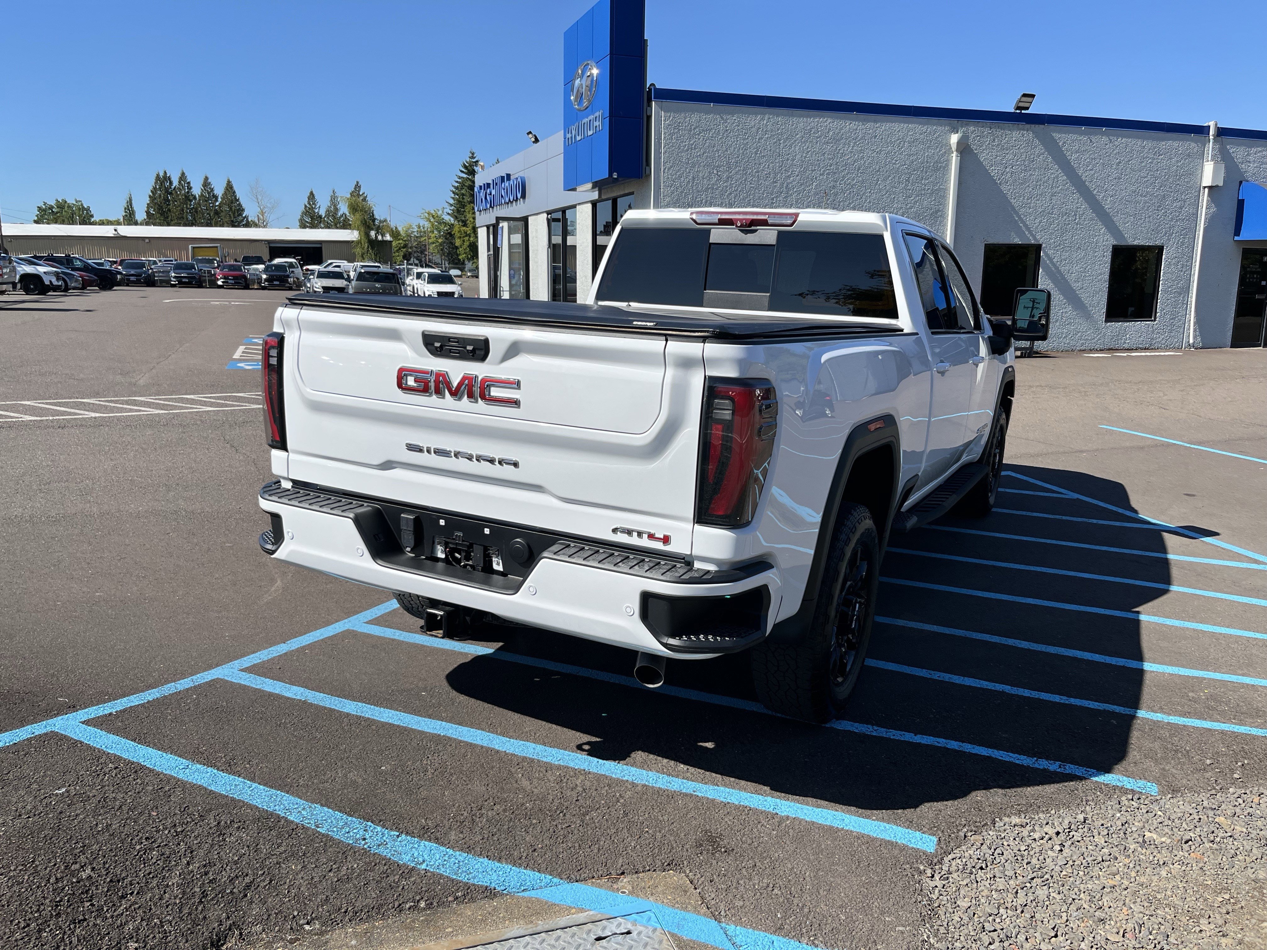 Used 2024 GMC Sierra 2500 AT4 w/ AT4 Premium Plus Package image 5