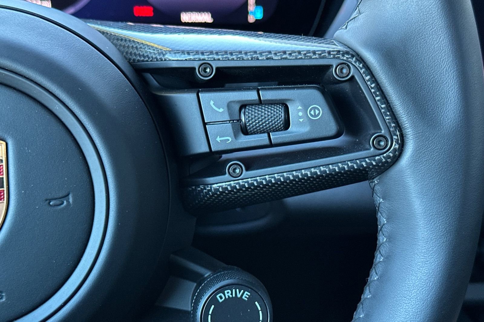 Certified 2025 Porsche Macan 4 Electric image 32