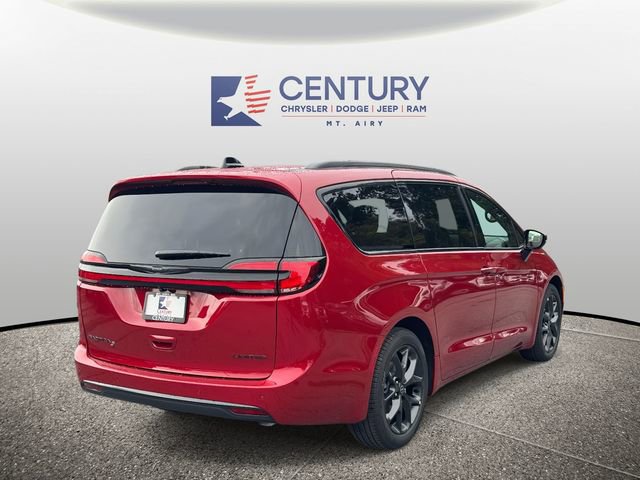 New 2026 Chrysler Pacifica Limited image 2