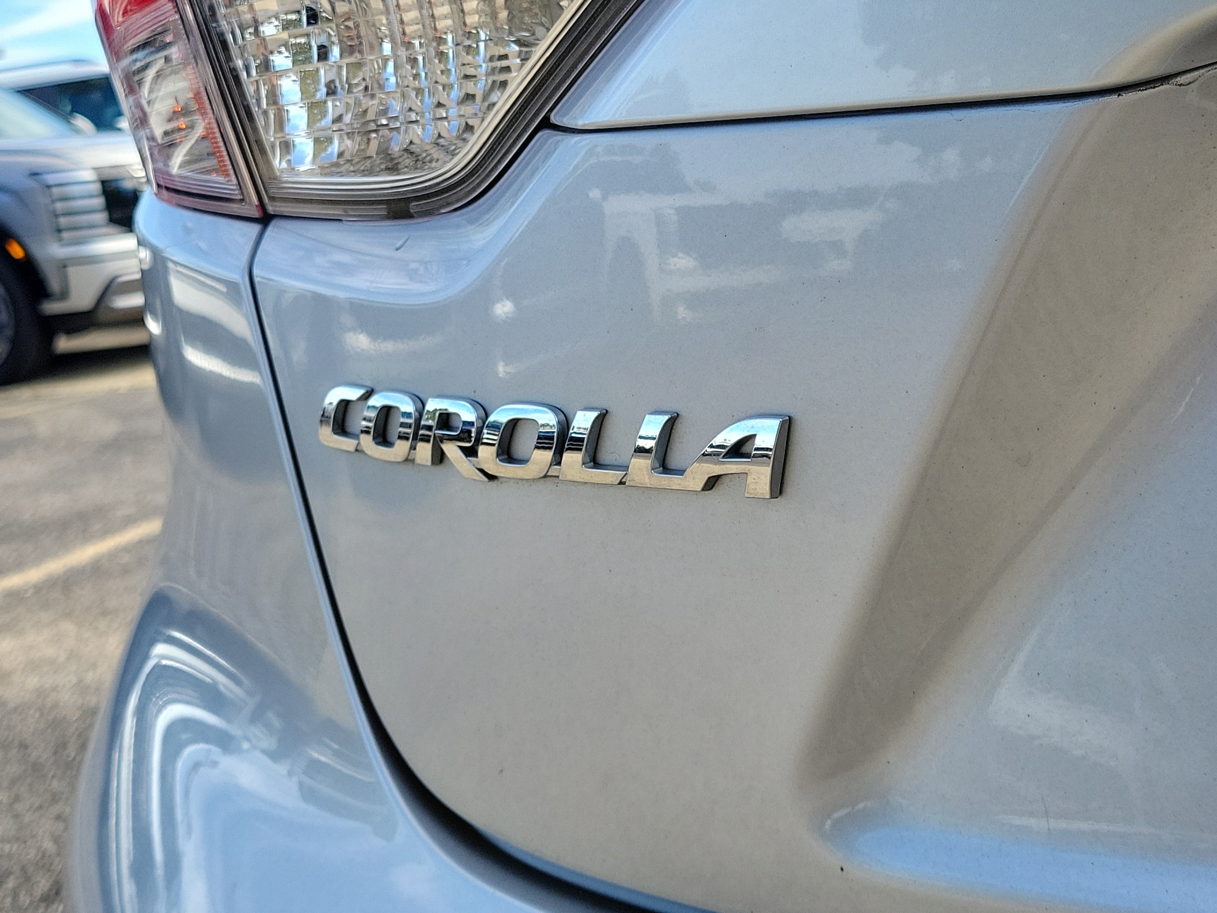 Used 2021 Toyota Corolla SE w/ SE Premium Package FWD image 6