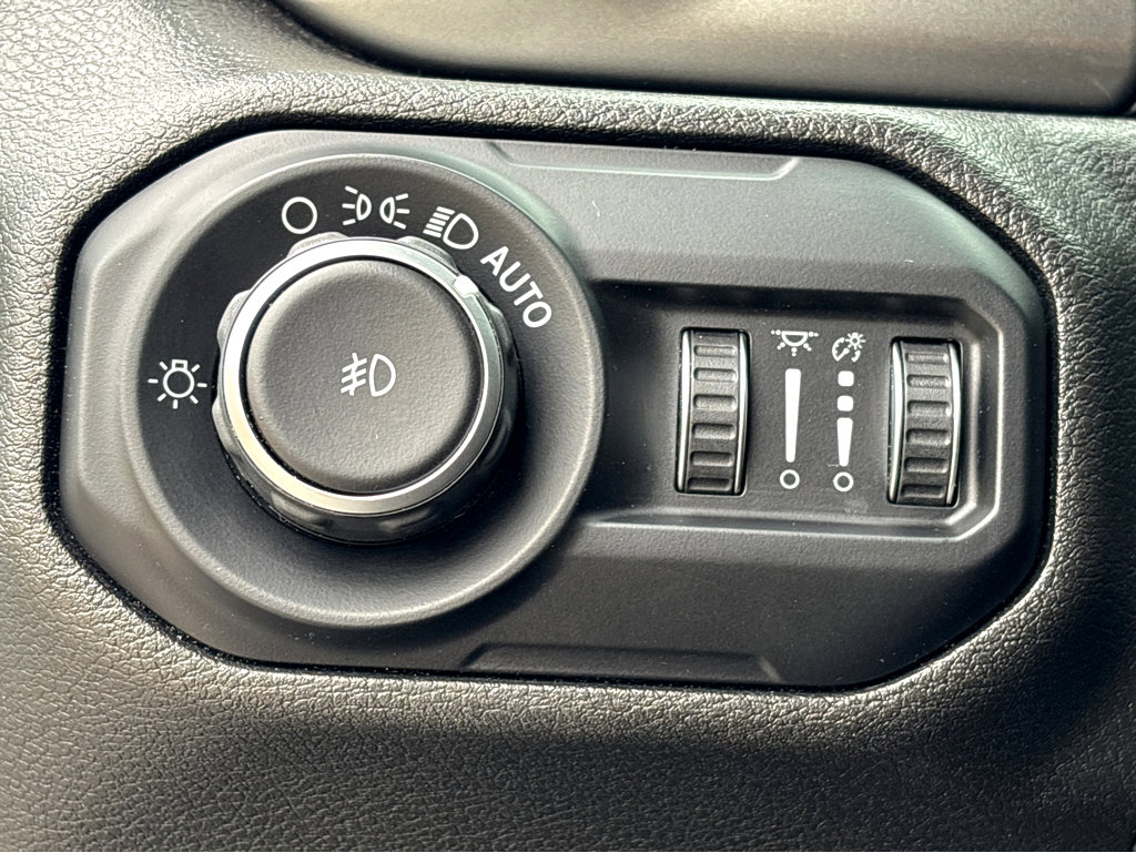 Used 2020 Jeep Wrangler Unlimited Sahara AWD/4WD image 12
