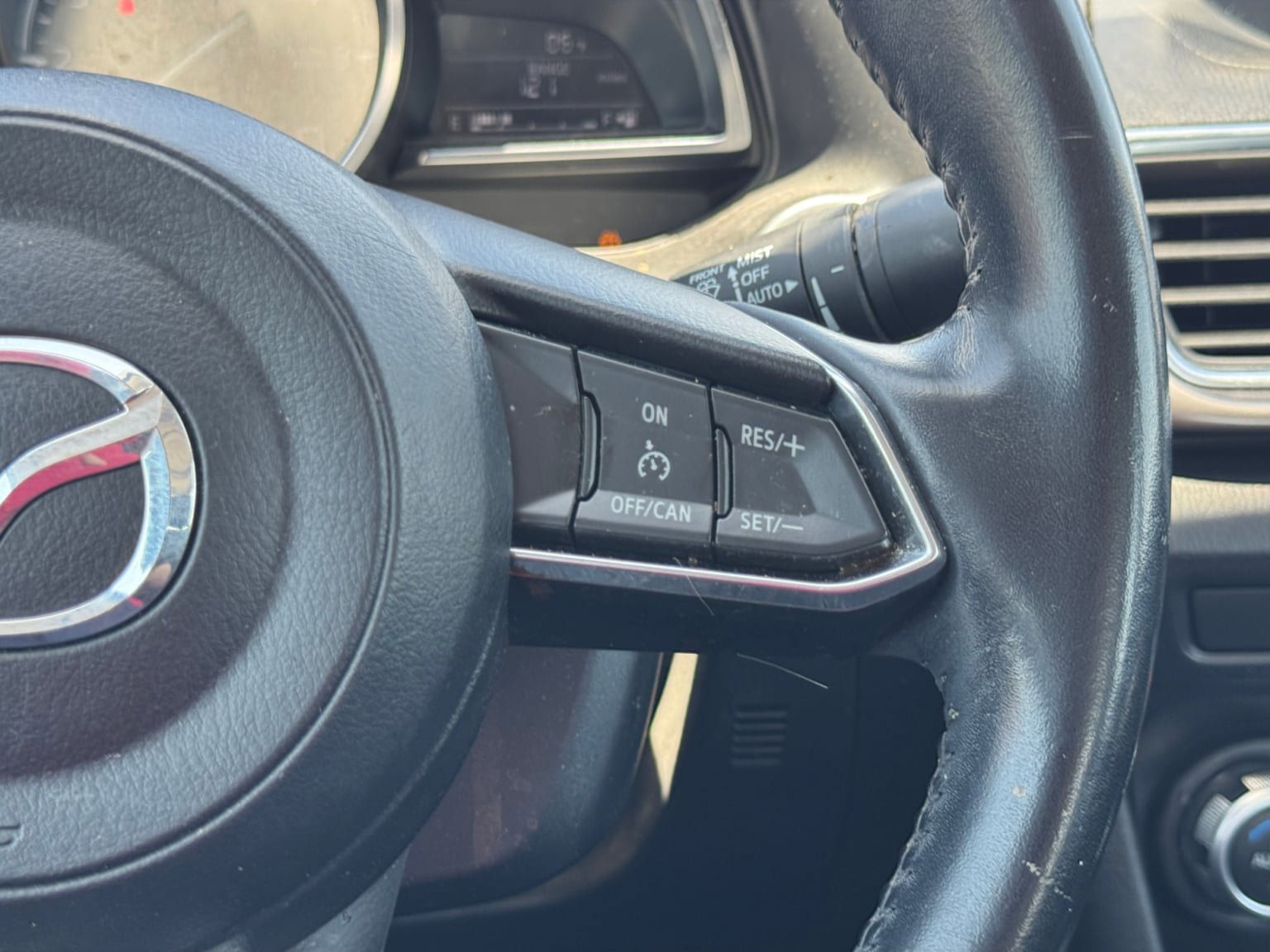Used 2018 MAZDA MAZDA3 Grand Touring FWD image 23