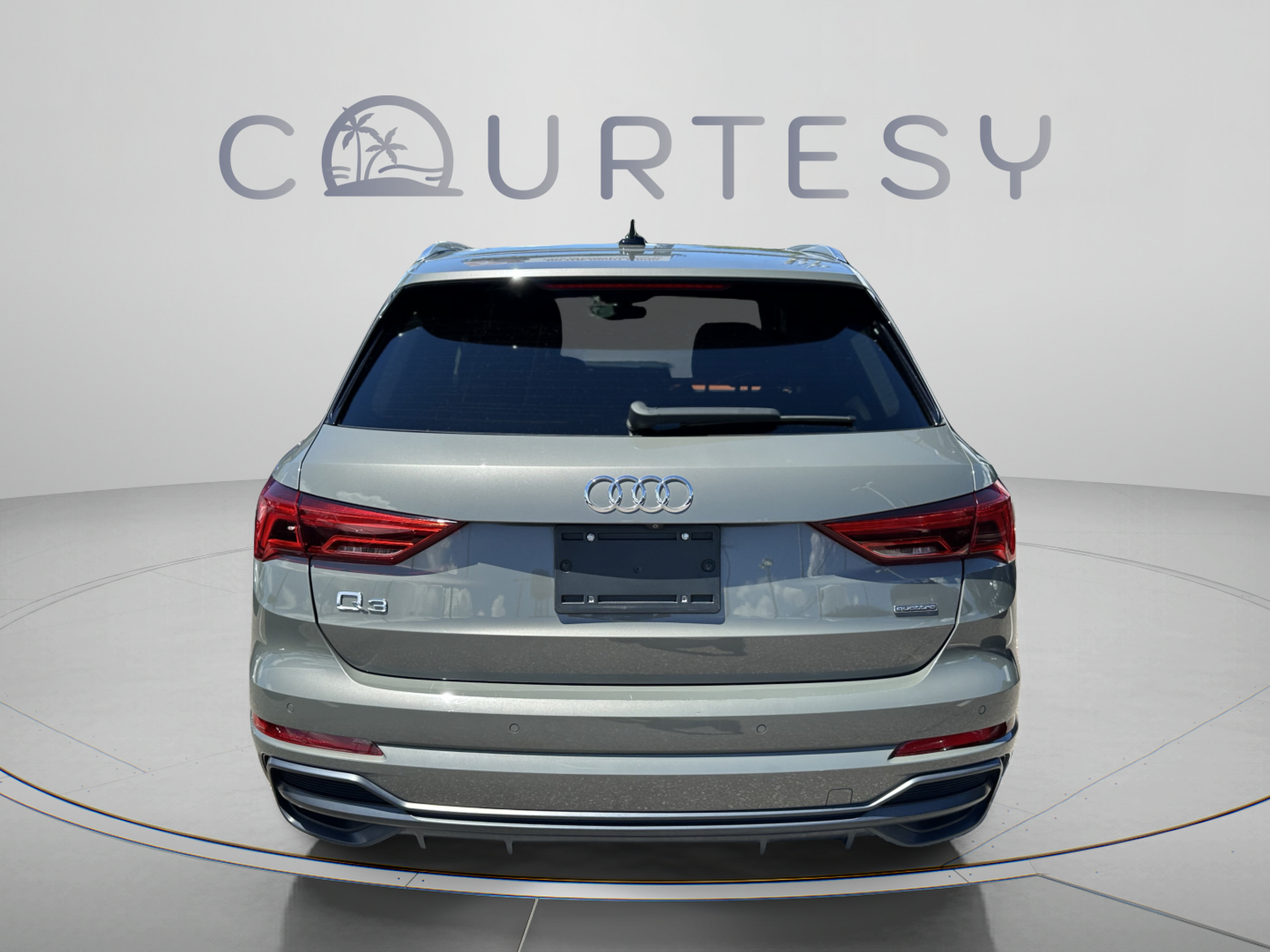 Used 2019 Audi Q3 2.0T Premium Plus w/ Premium Plus Package AWD/4WD image 4