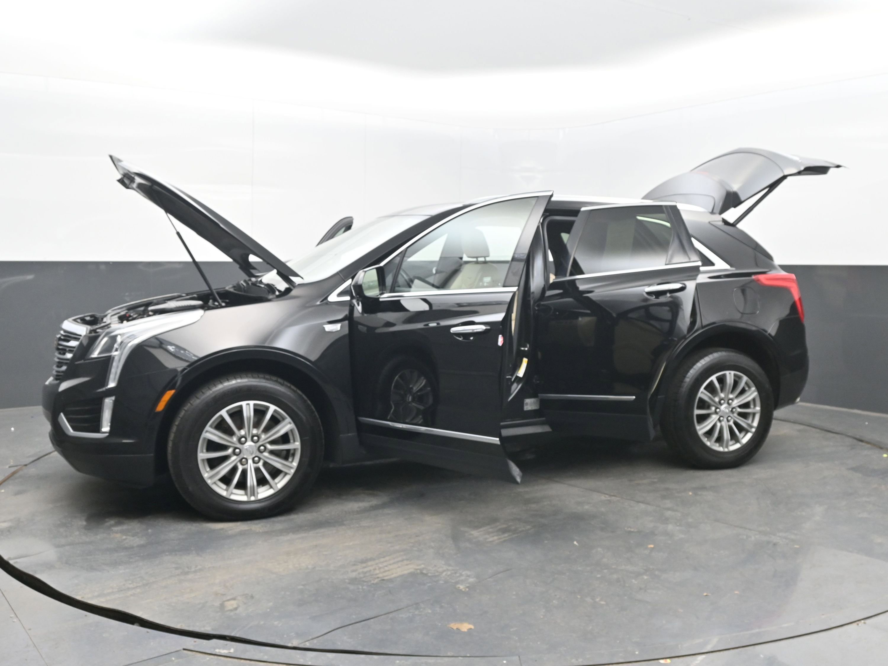 Used 2018 Cadillac XT5 Luxury w/ Driver Awareness Package image 40