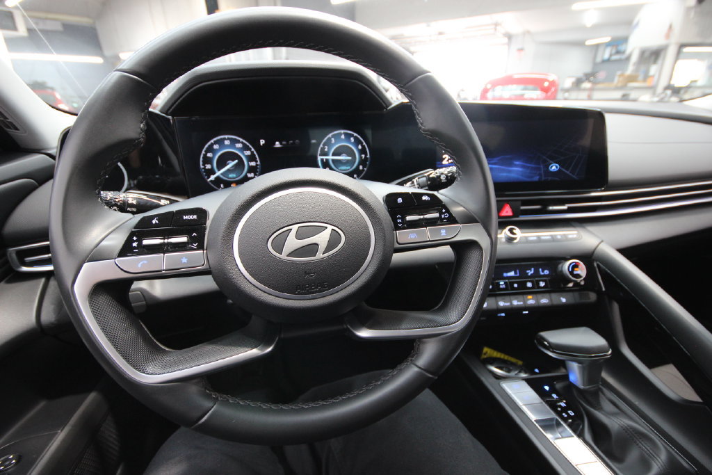 Used 2025 Hyundai Elantra SEL FWD image 13