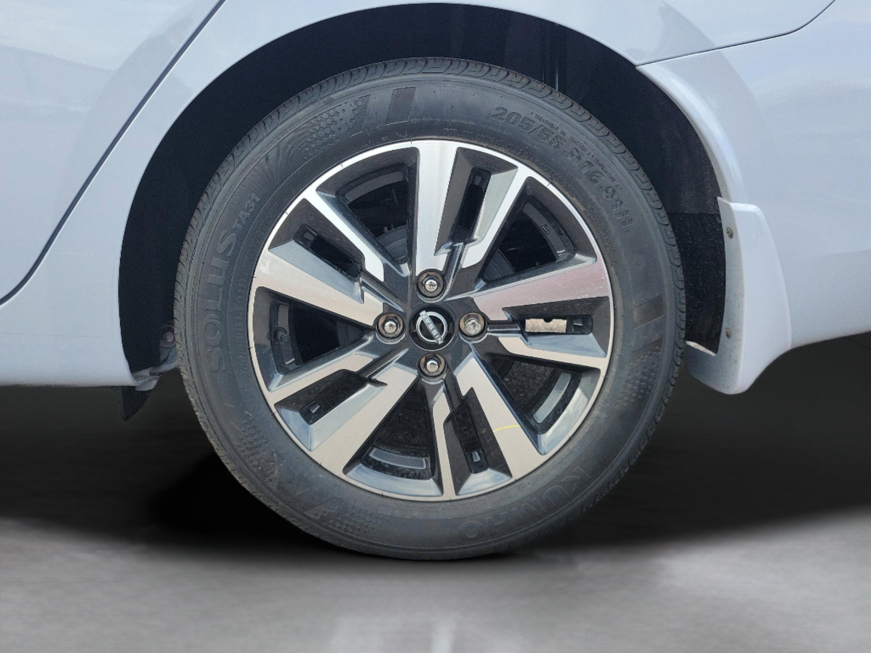 New 2025 Nissan Versa SV w/ Trunk Package FWD image 32