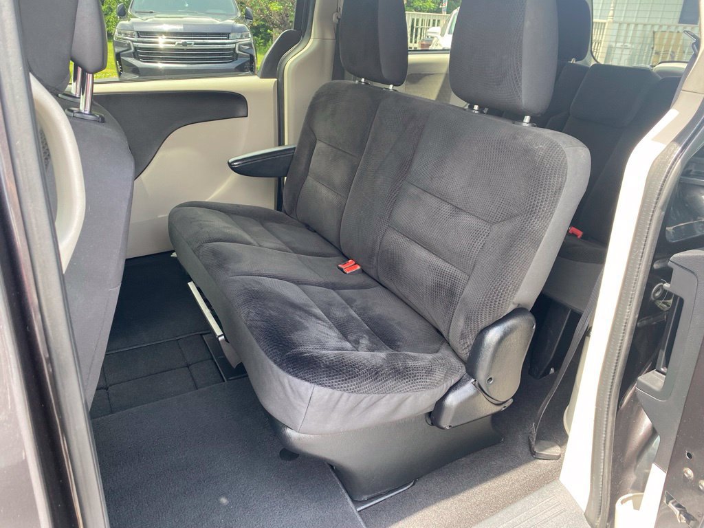 Used 2019 Dodge Grand Caravan SE FWD image 18