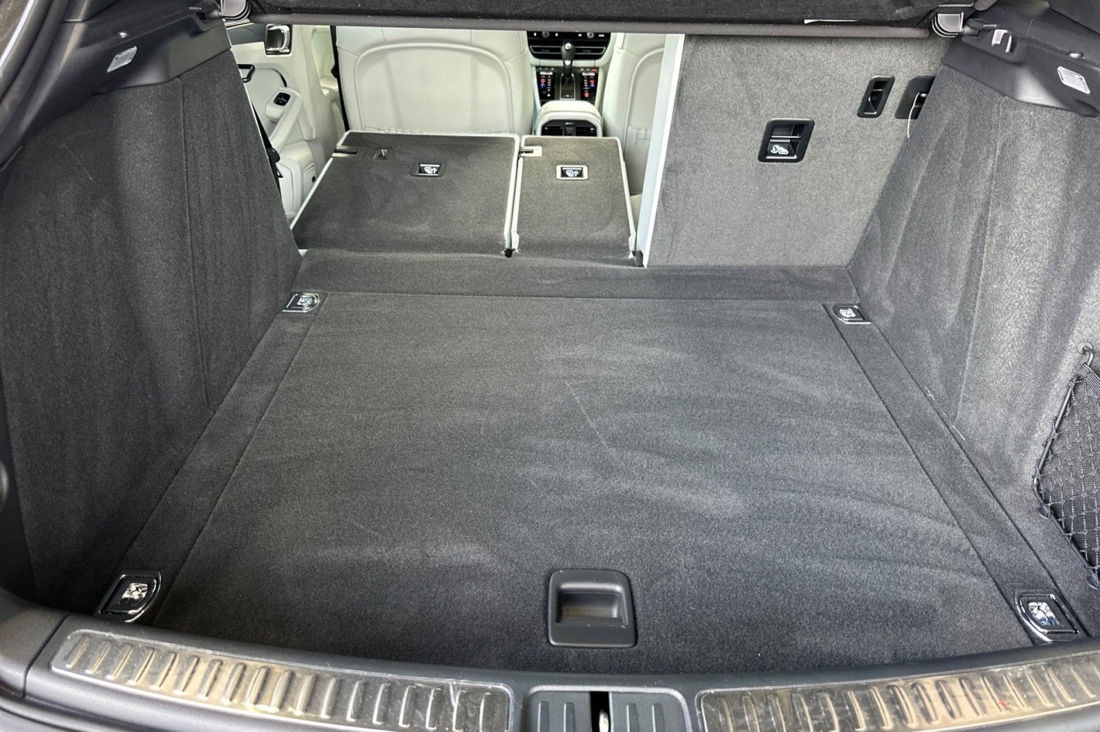 Certified 2025 Porsche Macan S image 15