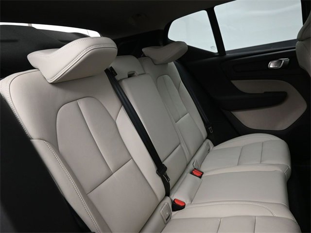 Used 2024 Volvo XC40 B5 Plus w/ Climate Package image 34