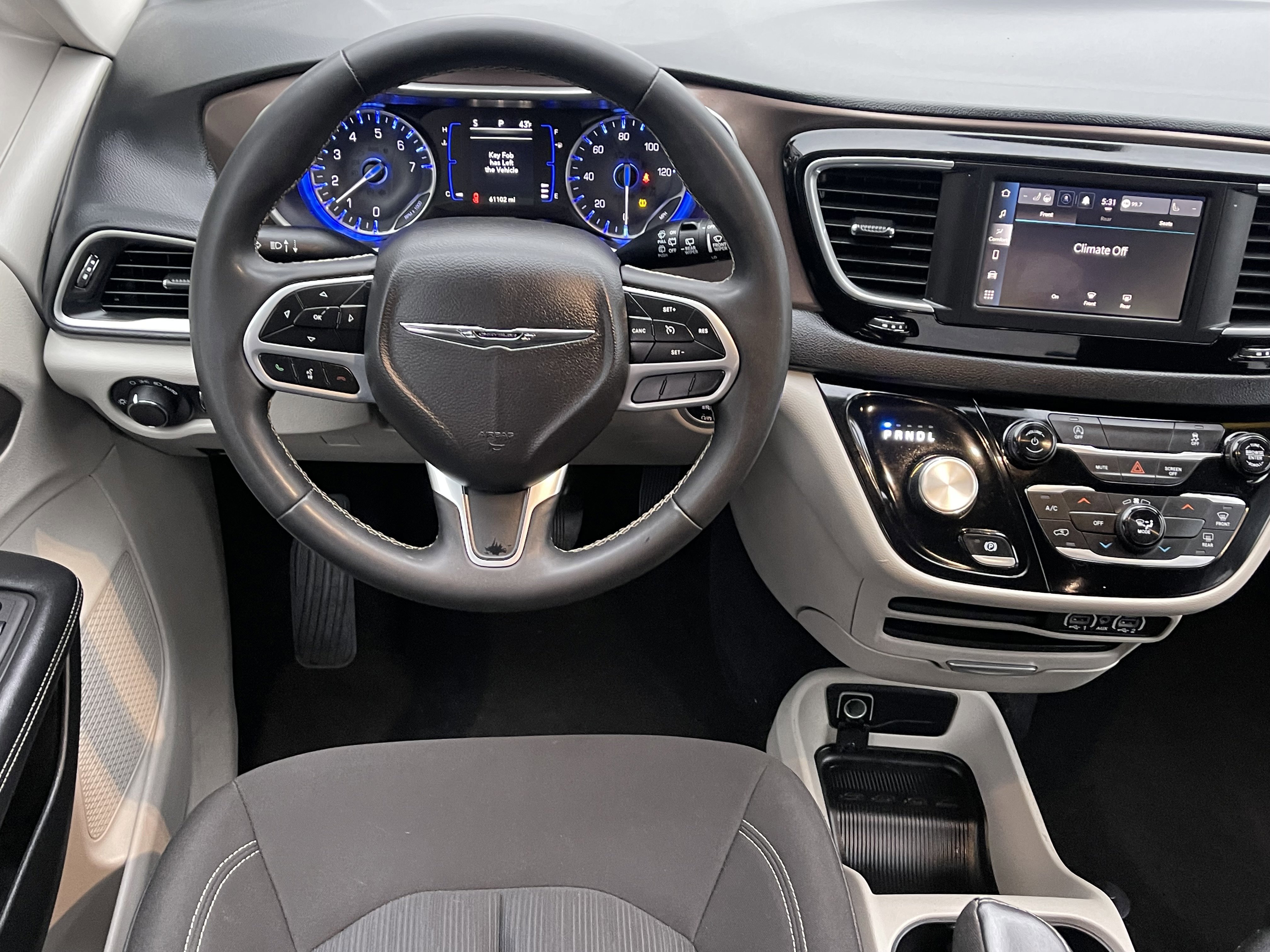 Used 2023 Chrysler Voyager LX image 17