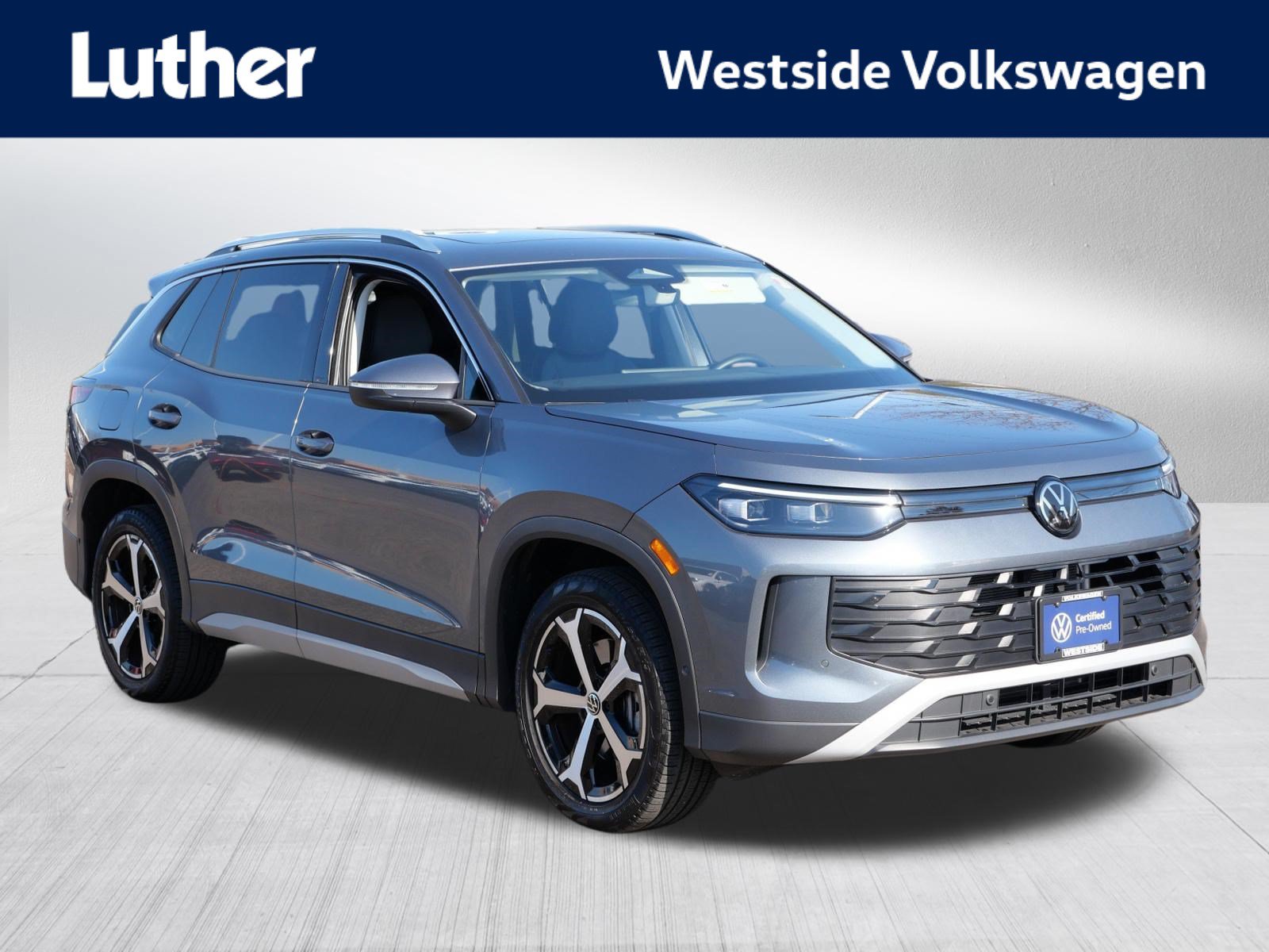 Certified 2025 Volkswagen Tiguan SE w/ Panoramic Sunroof Package AWD/4WD image 1