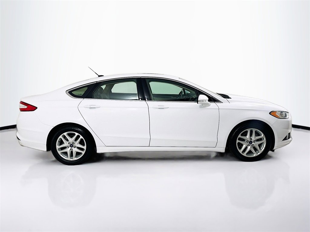 Used 2015 Ford Fusion SE w/ Equipment Group 202A image 6
