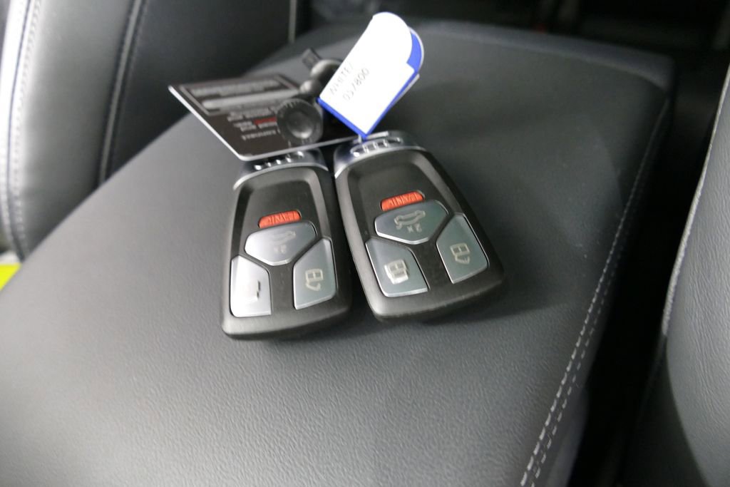 Used 2025 Audi SQ5 Premium Plus w/ Premium Plus Package image 23