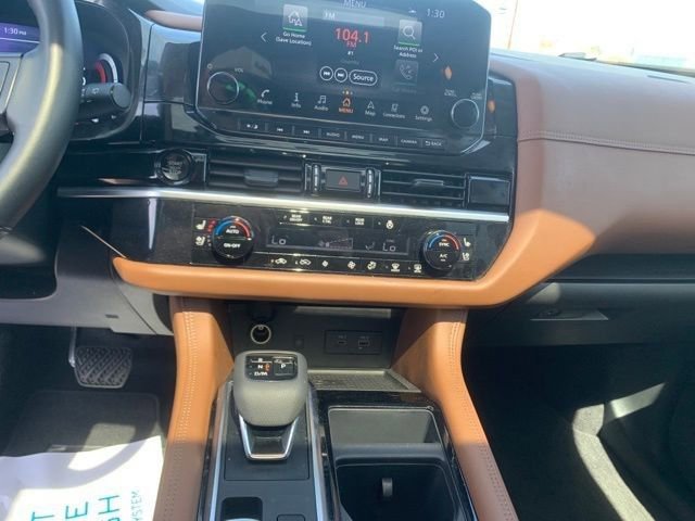 Used 2025 Nissan Pathfinder Platinum w/ Black Appearance Package image 24