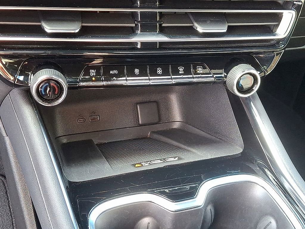 Used 2025 Chevrolet Traverse LT image 15