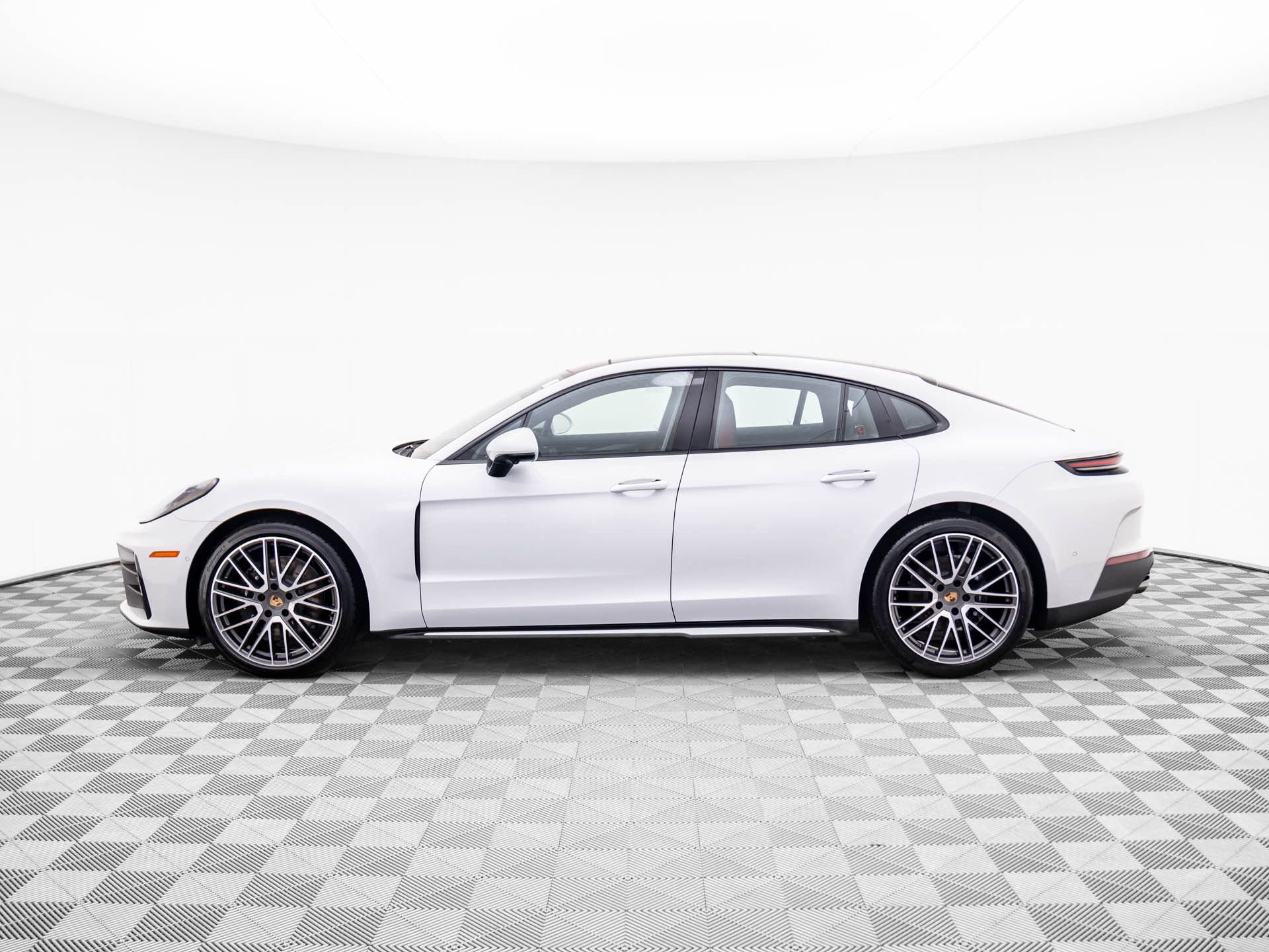 New 2025 Porsche Panamera 4 image 2