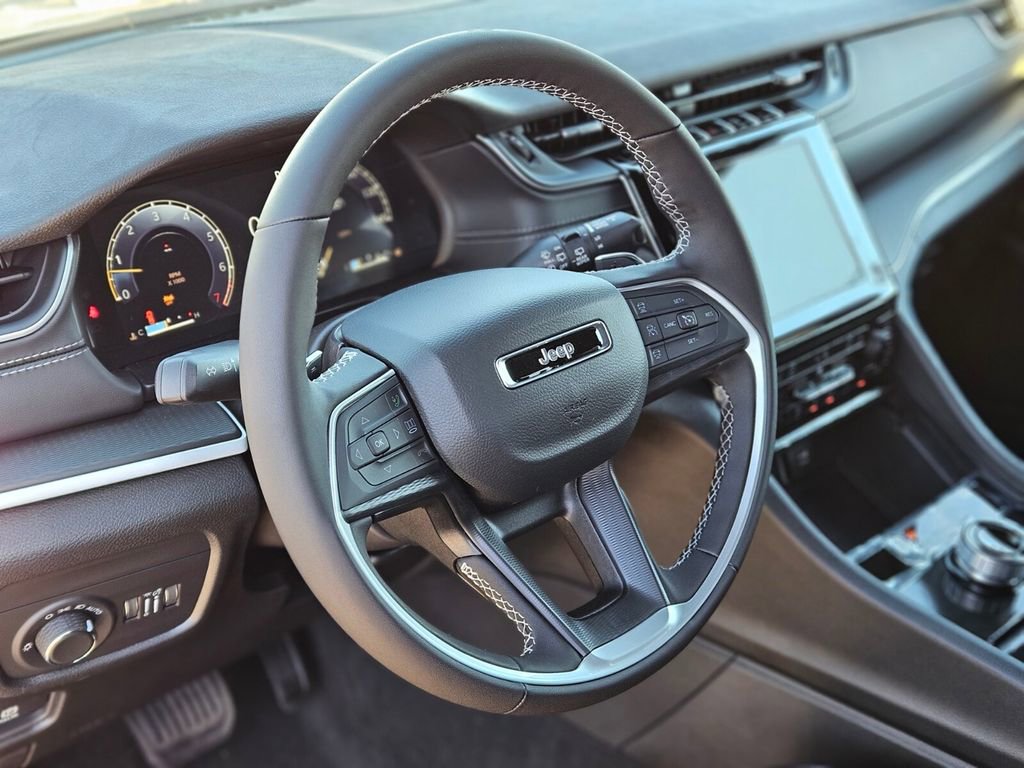 New 2025 Jeep Grand Cherokee Altitude image 19