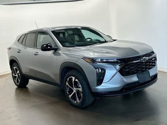 Used 2025 Chevrolet Trax RS FWD image 29