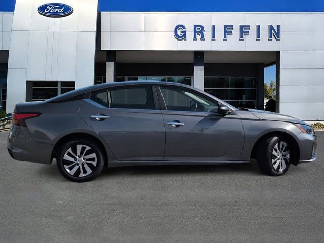 Used 2024 Nissan Altima 2.5 S image 3