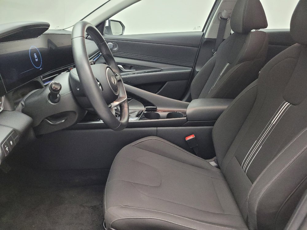 Used 2025 Hyundai Elantra SEL FWD image 17