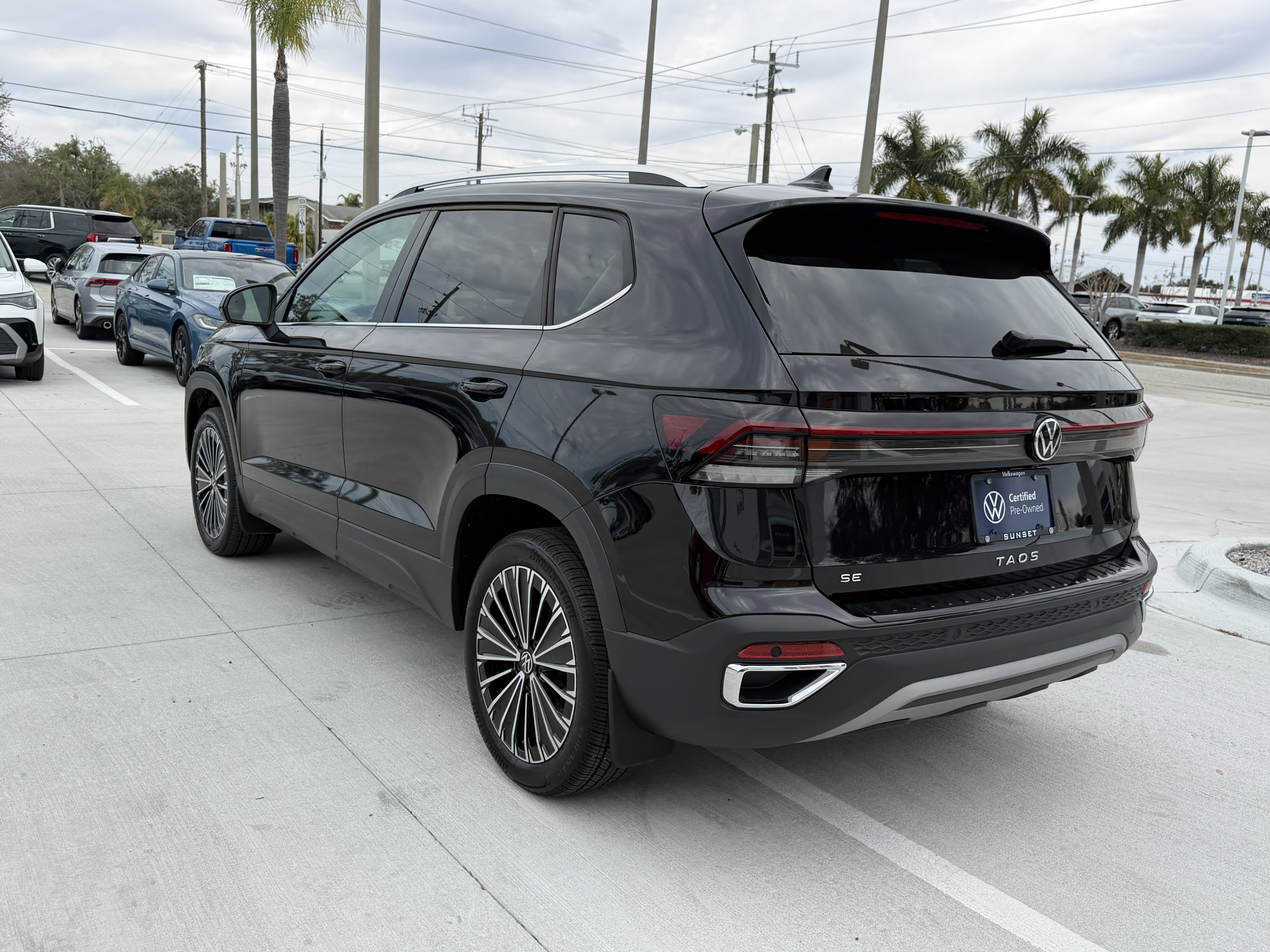 Used 2025 Volkswagen Taos SE image 5