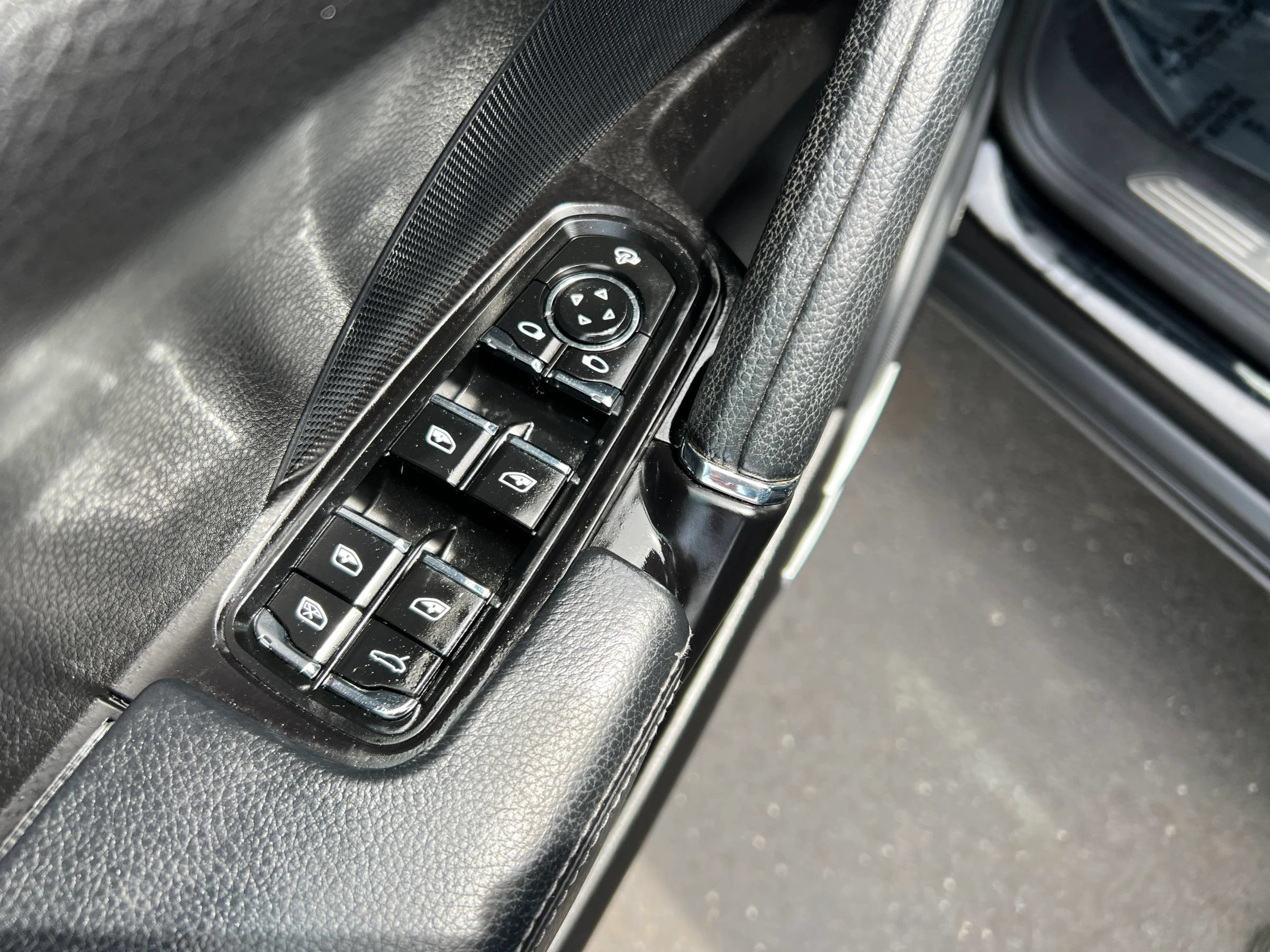 Used 2016 Porsche Cayenne AWD/4WD image 14