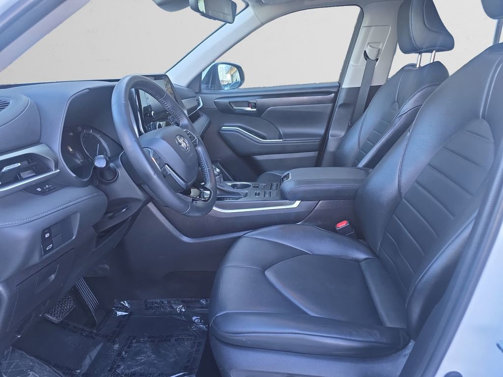 Used 2021 Toyota Highlander XLE image 10