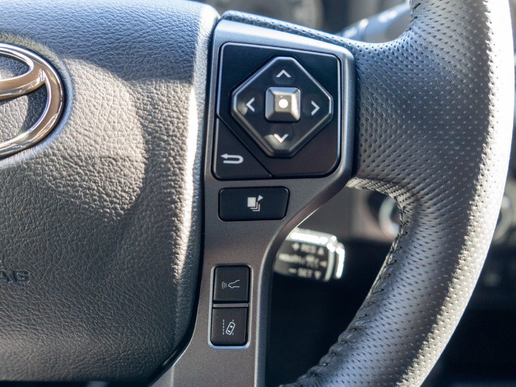 Used 2022 Toyota Tacoma TRD Off-Road AWD/4WD image 18
