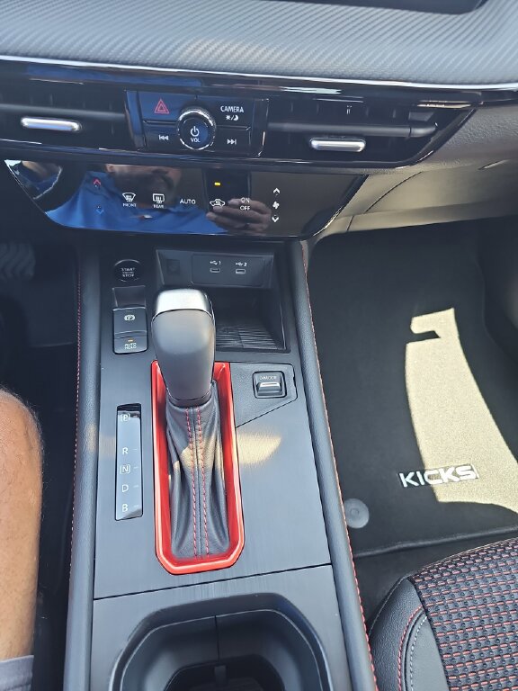 New 2026 Nissan Kicks SR image 12