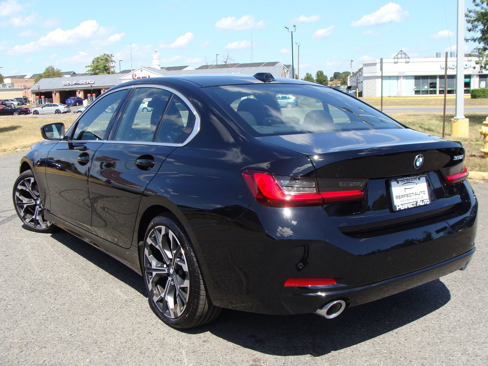 Used 2025 BMW 330i Sedan w/ M Sport Package image 4