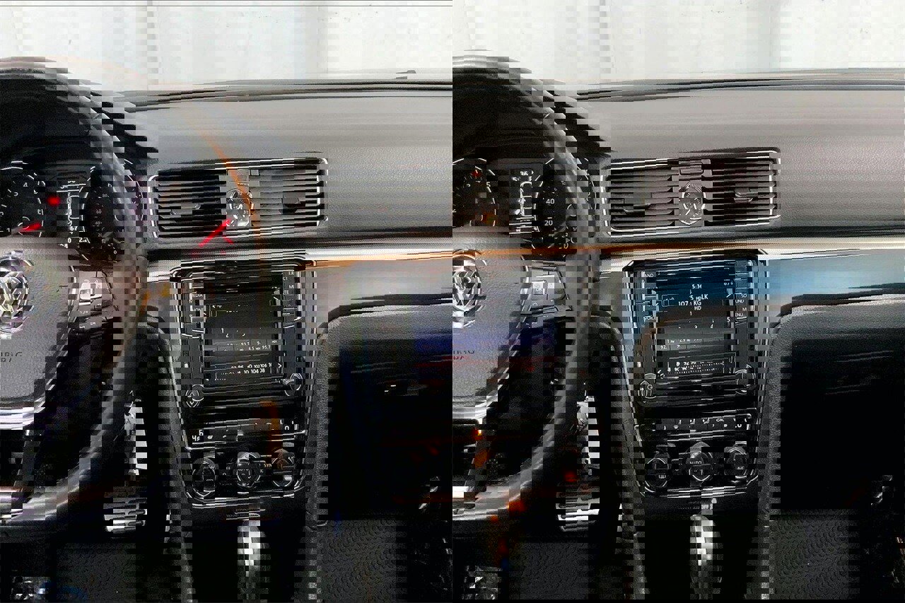 Used 2017 Volkswagen Passat 1.8T R-Line image 5