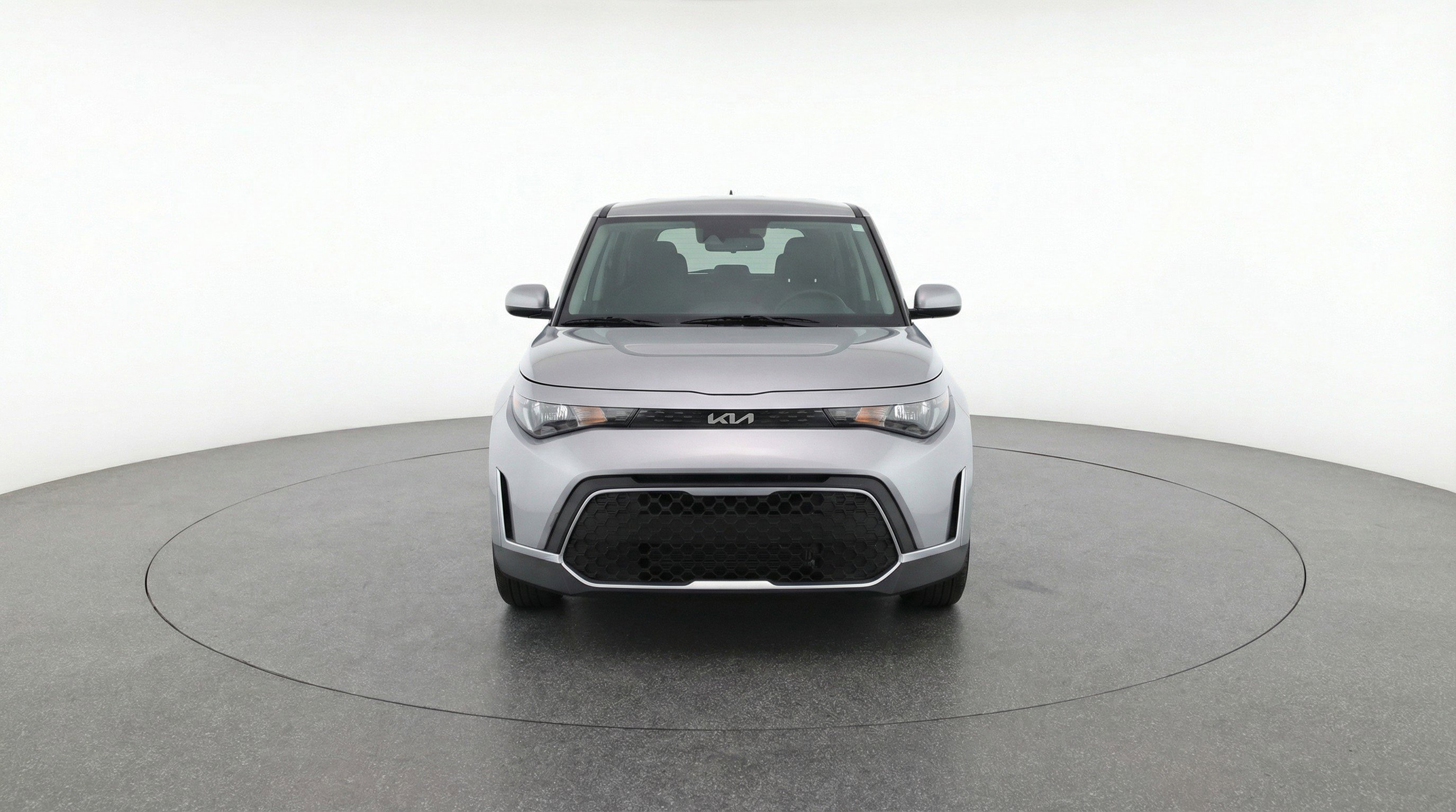 Used 2025 Kia Soul LX w/ LX Technology Package FWD image 2