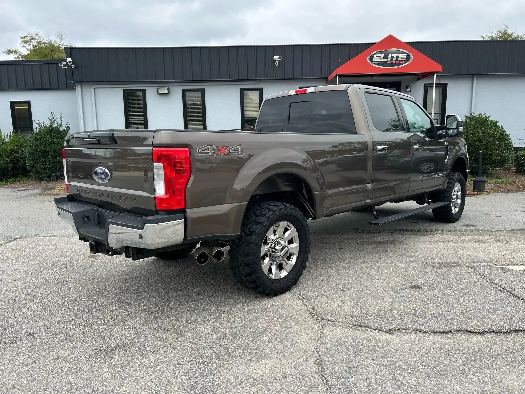 Used 2017 Ford F350 Lariat w/ Chrome Package image 10
