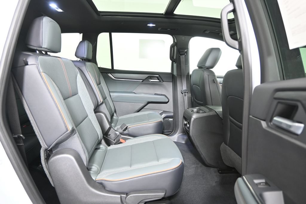 Used 2026 GMC Acadia AT4 w/ Luxury Package AWD/4WD image 15