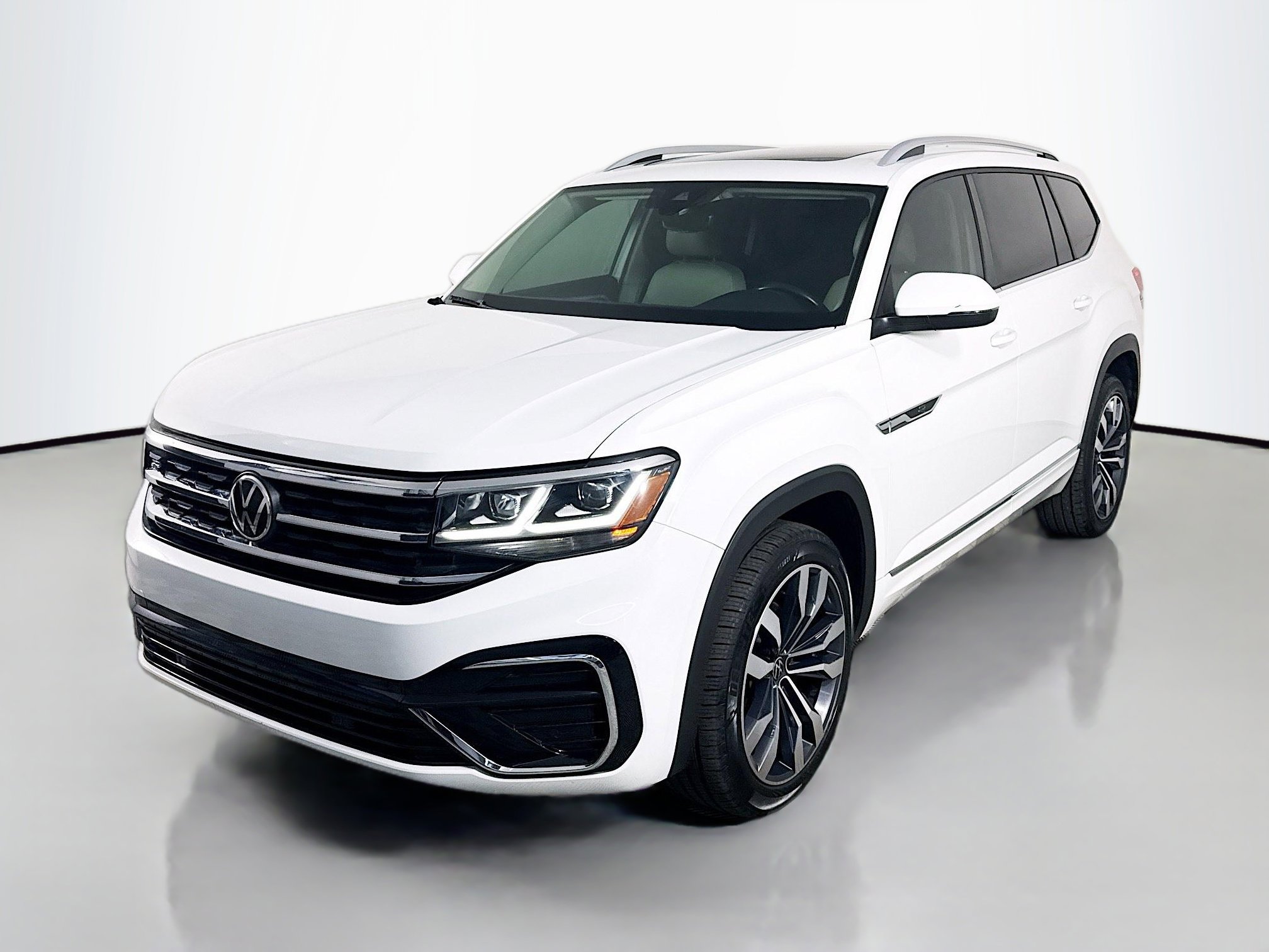 Used 2021 Volkswagen Atlas SEL R-Line image 4