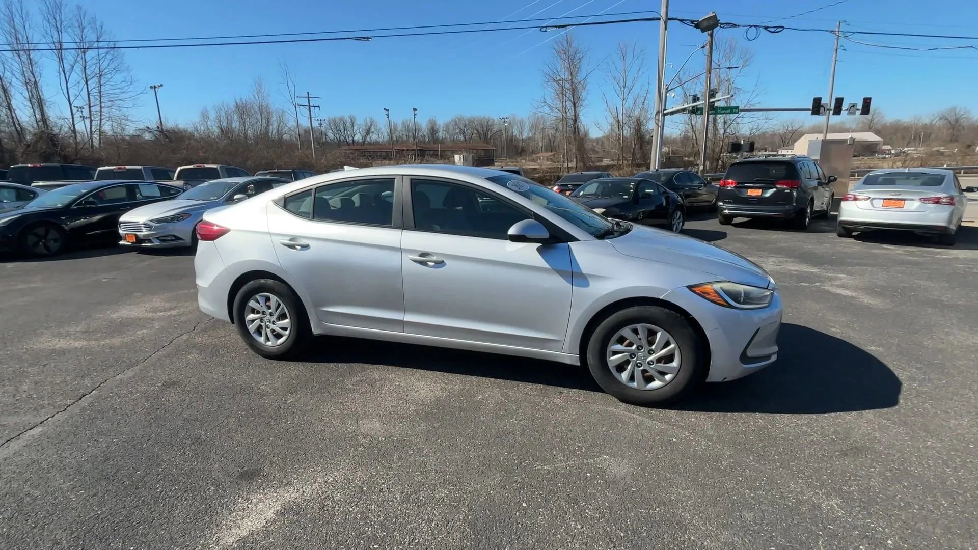Used 2017 Hyundai Elantra SE image 2