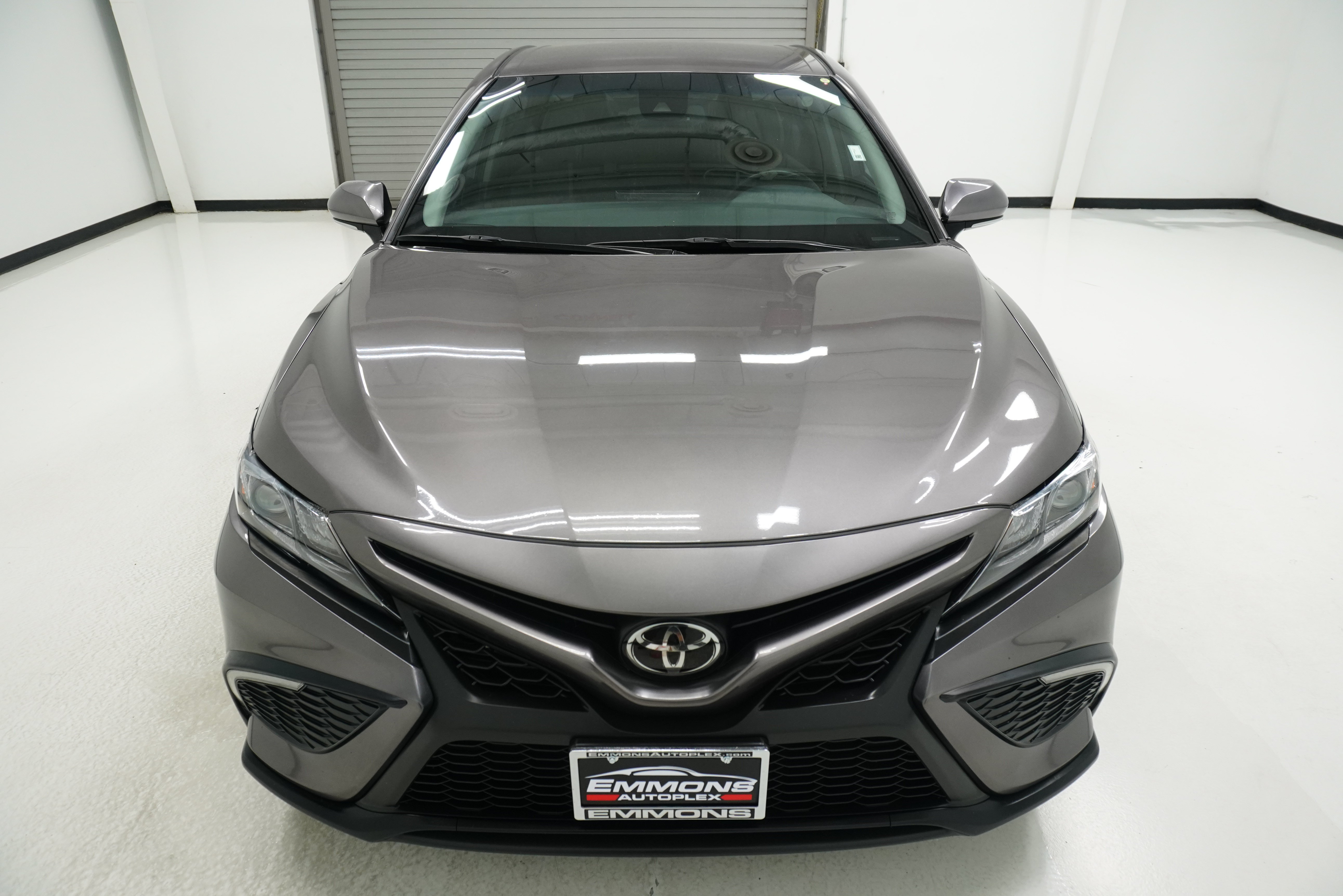 Used 2023 Toyota Camry SE w/ Convenience Package FWD image 2
