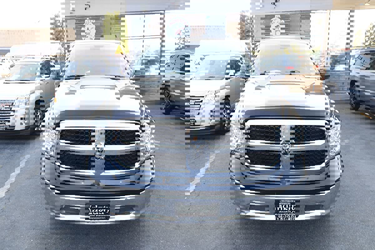 Used 2019 RAM 1500 Classic SLT image 3