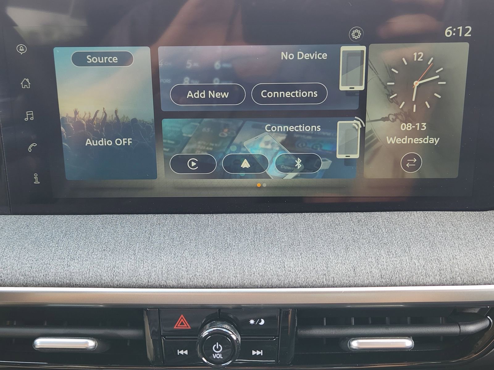 New 2025 Nissan Kicks SV w/ SV Premium Package image 16