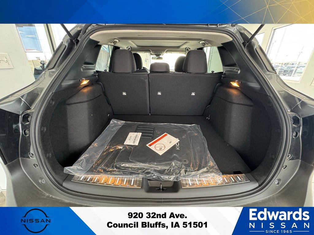 New 2025 Nissan Kicks SV w/ SV Premium Package AWD/4WD image 13