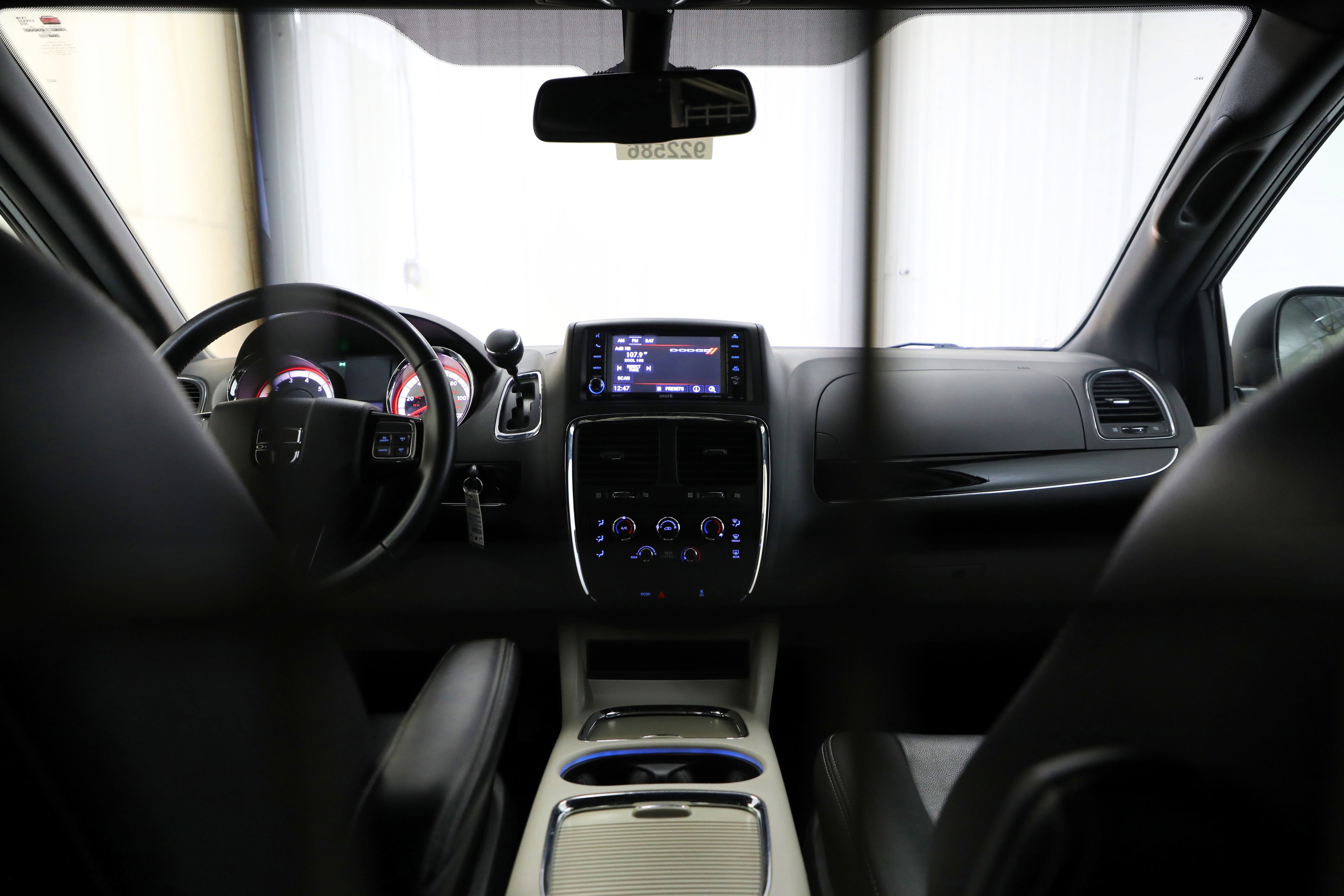 Used 2018 Dodge Grand Caravan SXT image 2