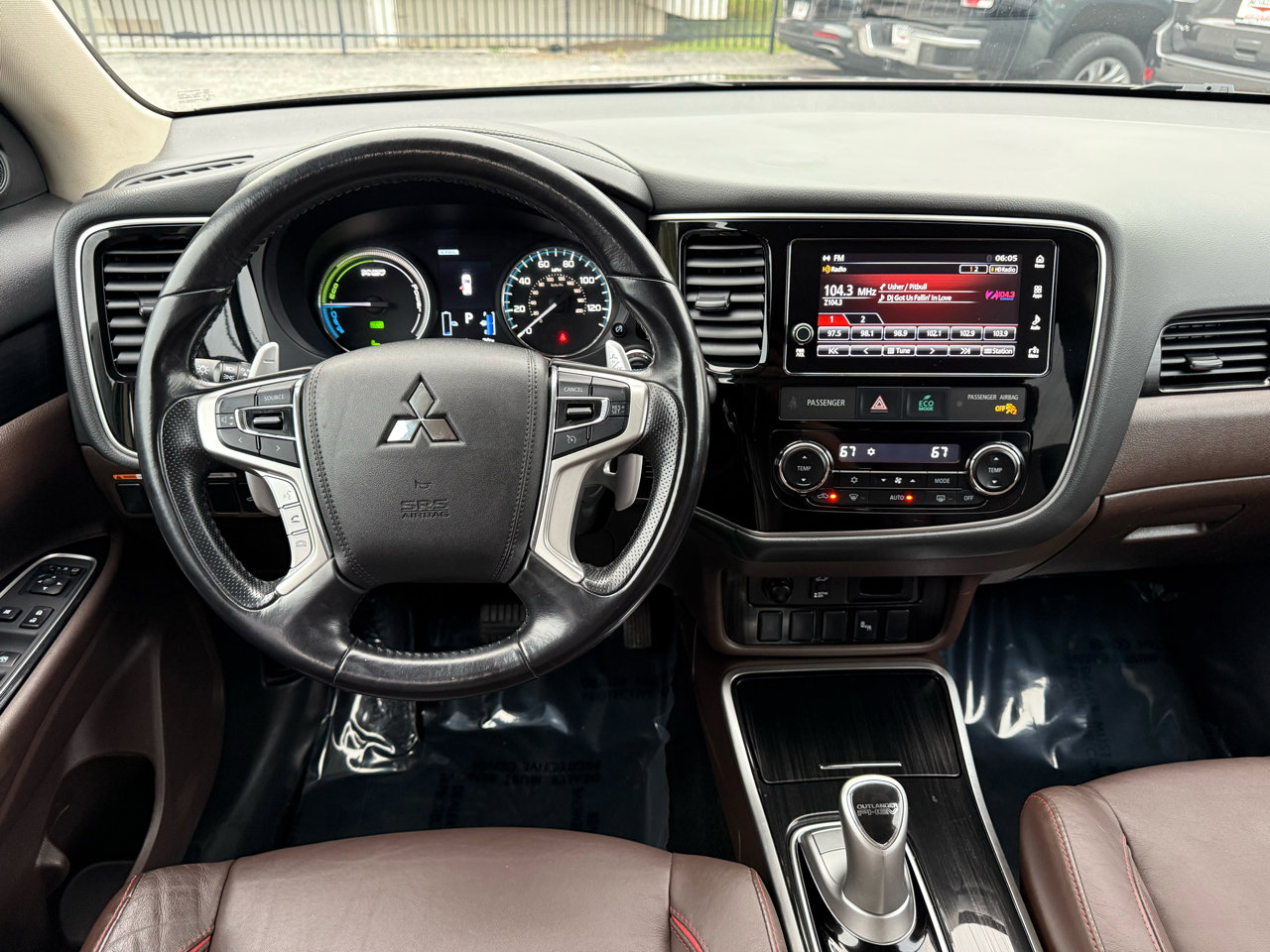 Used 2018 Mitsubishi Outlander SEL image 2